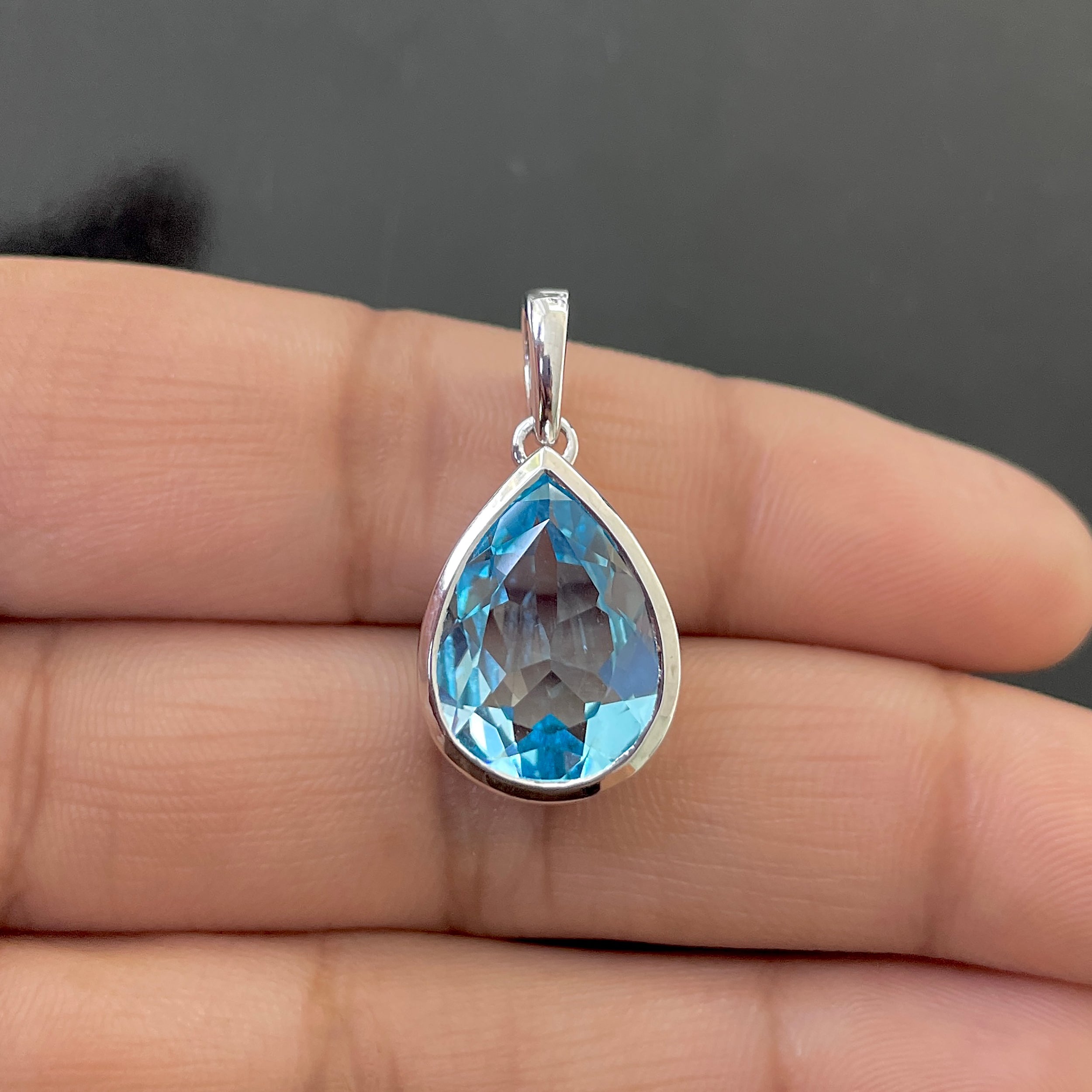 Blue Topaz Pendant-(BTZ-RDP-454.)