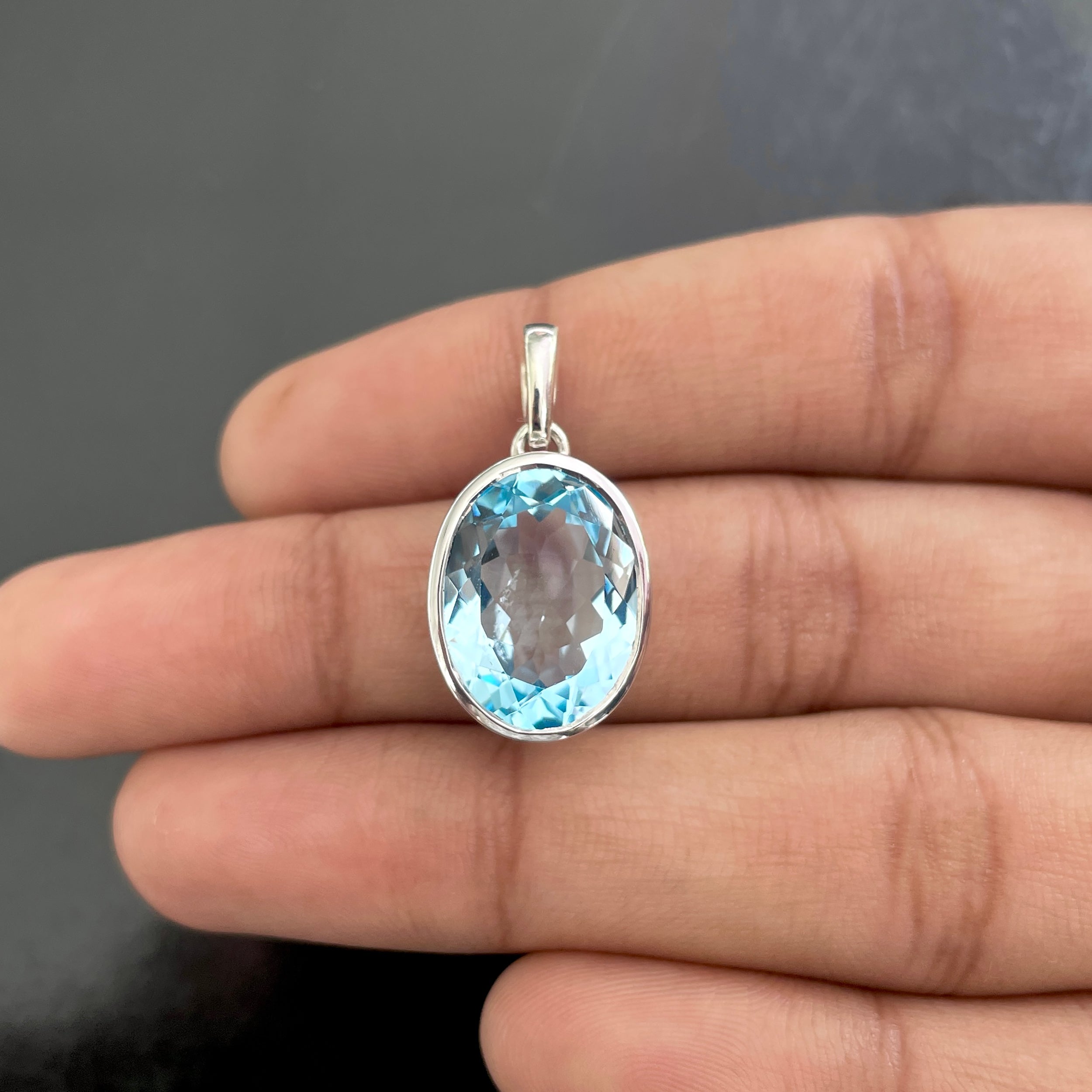 Blue Topaz Pendant-(BTZ-RDP-458.)