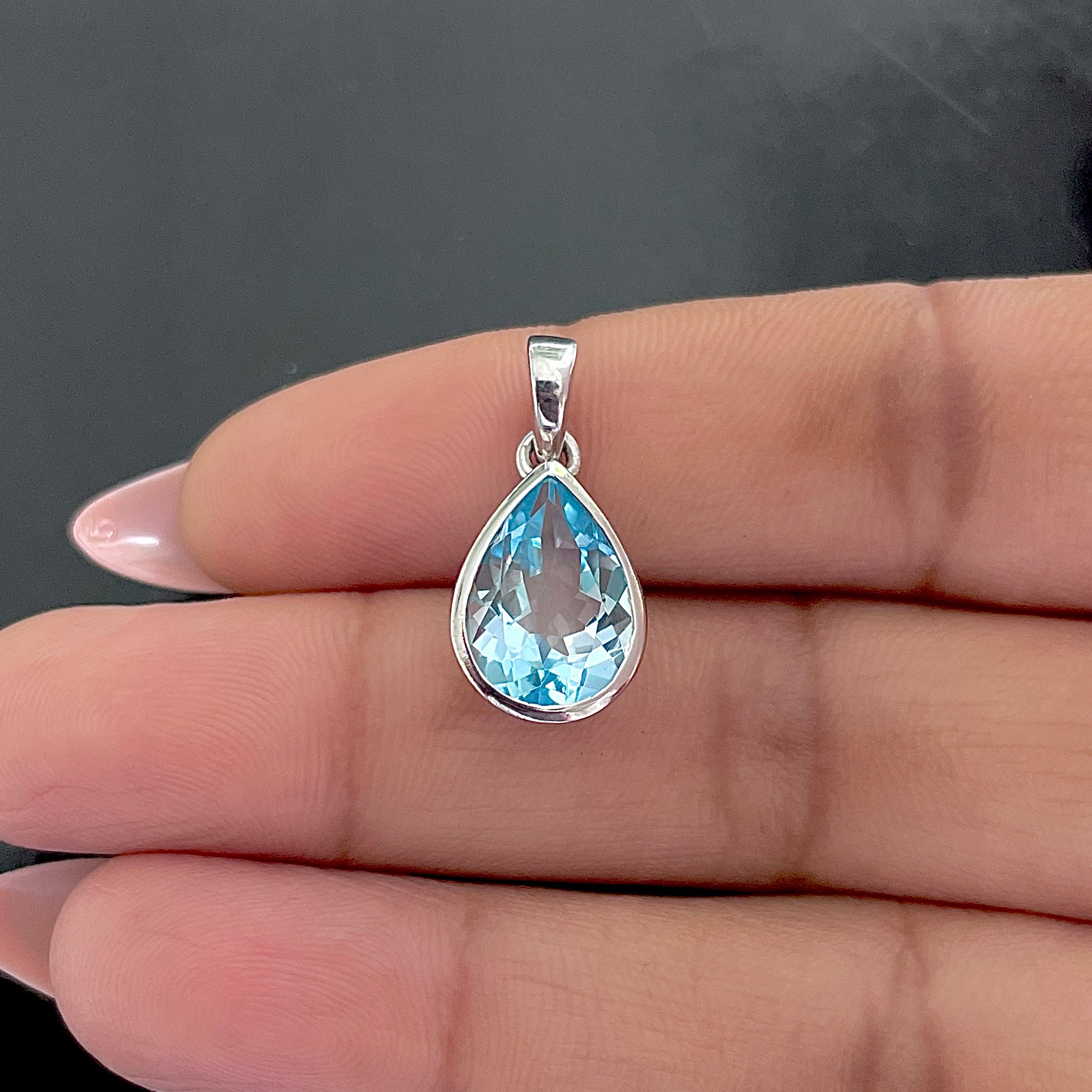 Blue Topaz Pendant-(BTZ-RDP-470.)