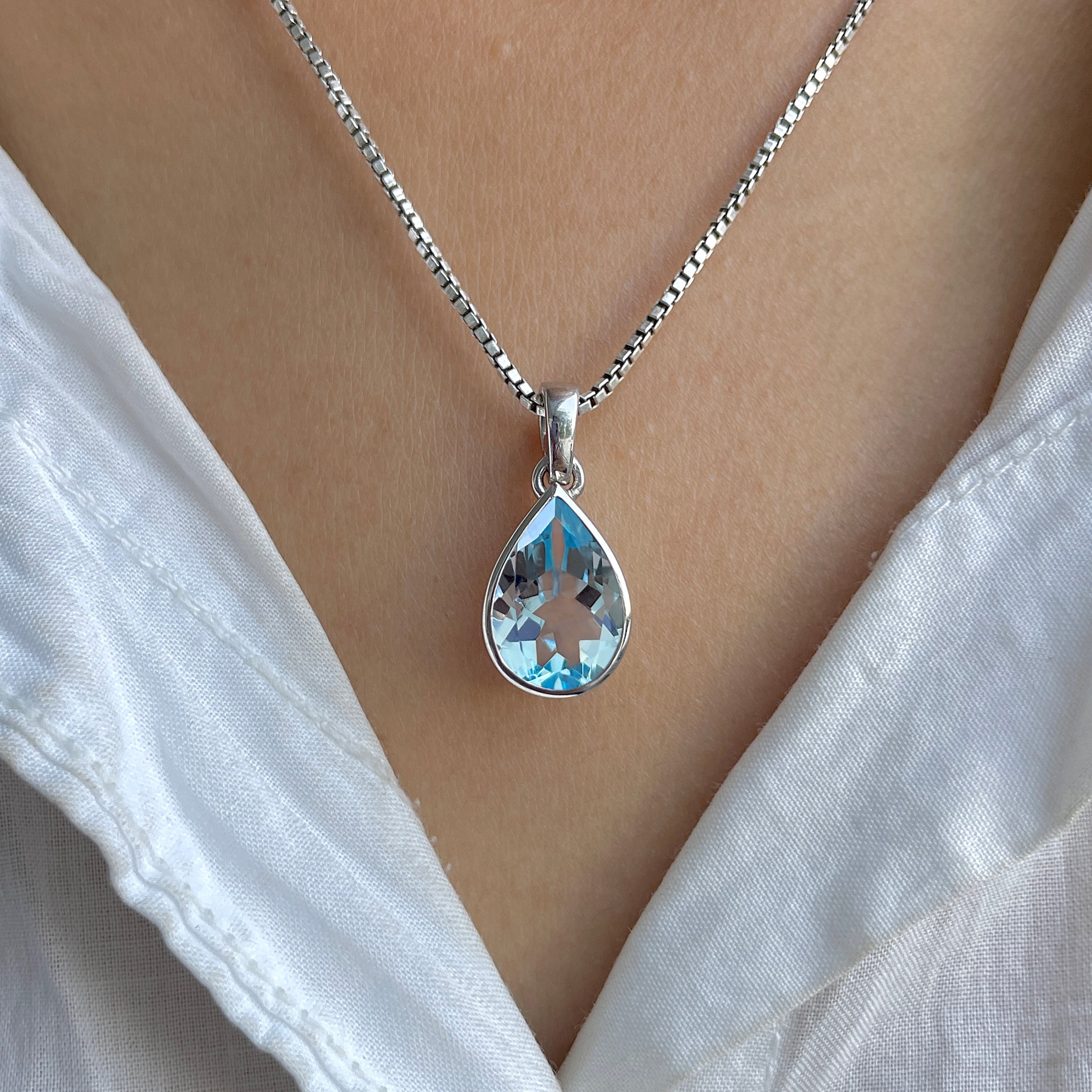Blue Topaz Pendant-(BTZ-RDP-470.)