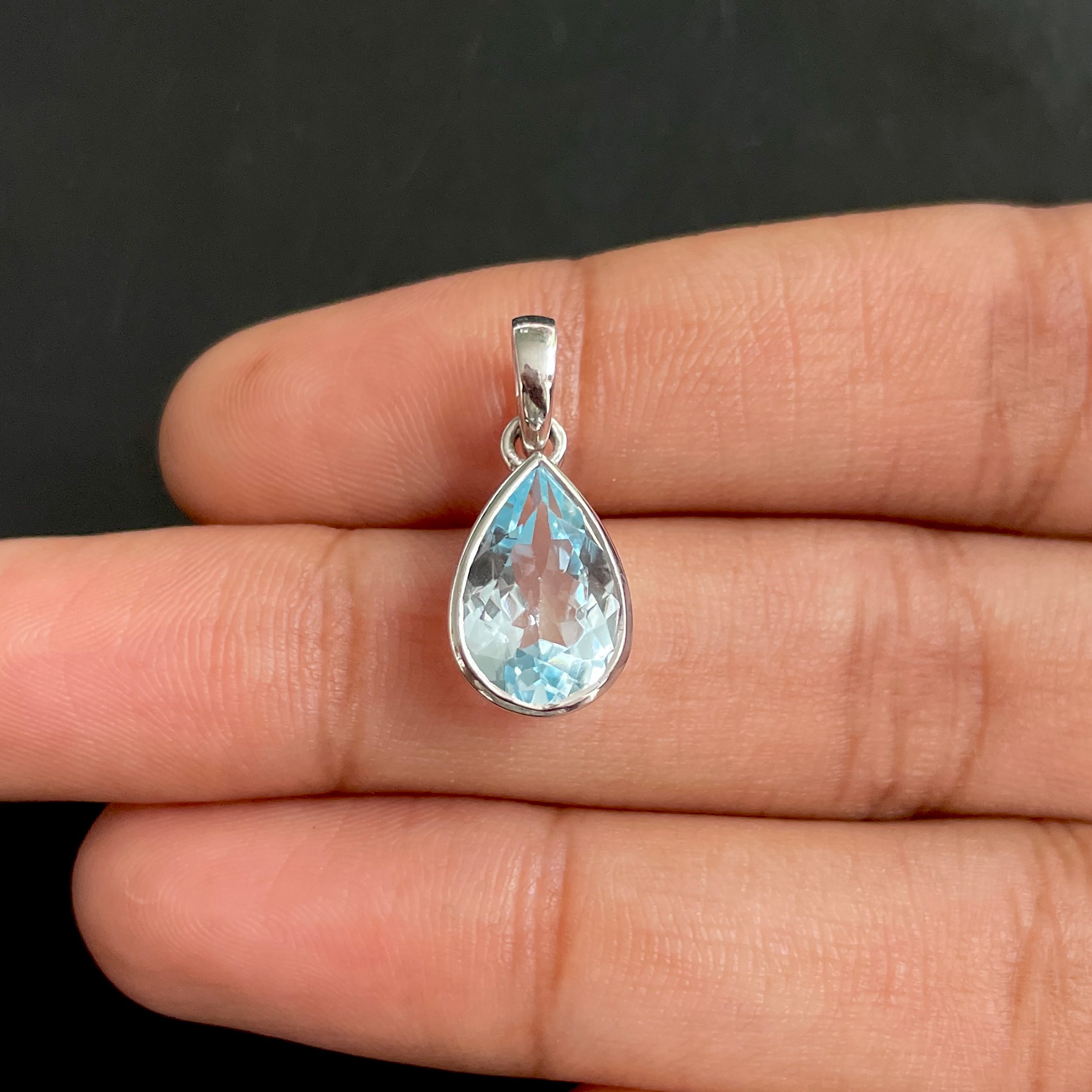 Blue Topaz Pendant-(BTZ-RDP-790.)