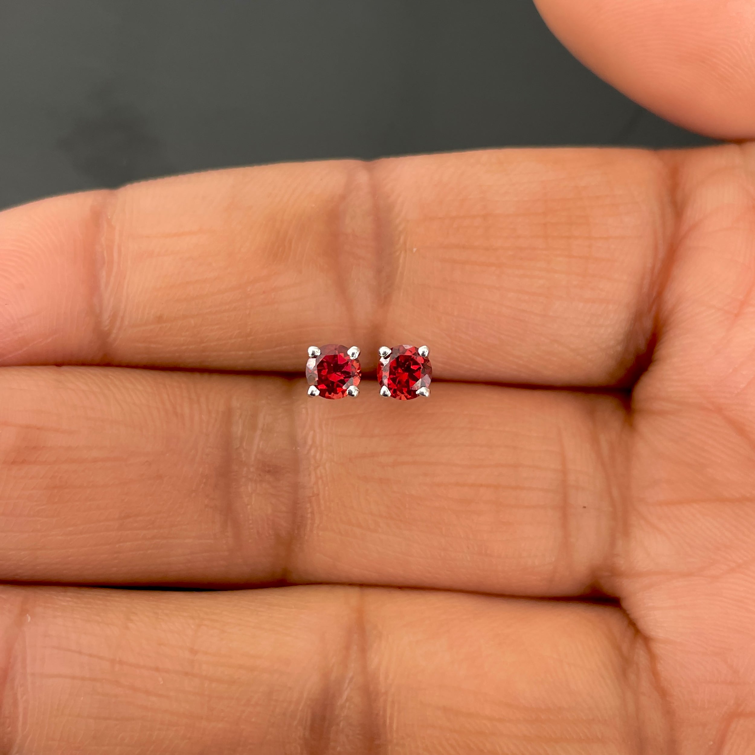 Garnet Stud Earring-(GAR-RDE-1023.)