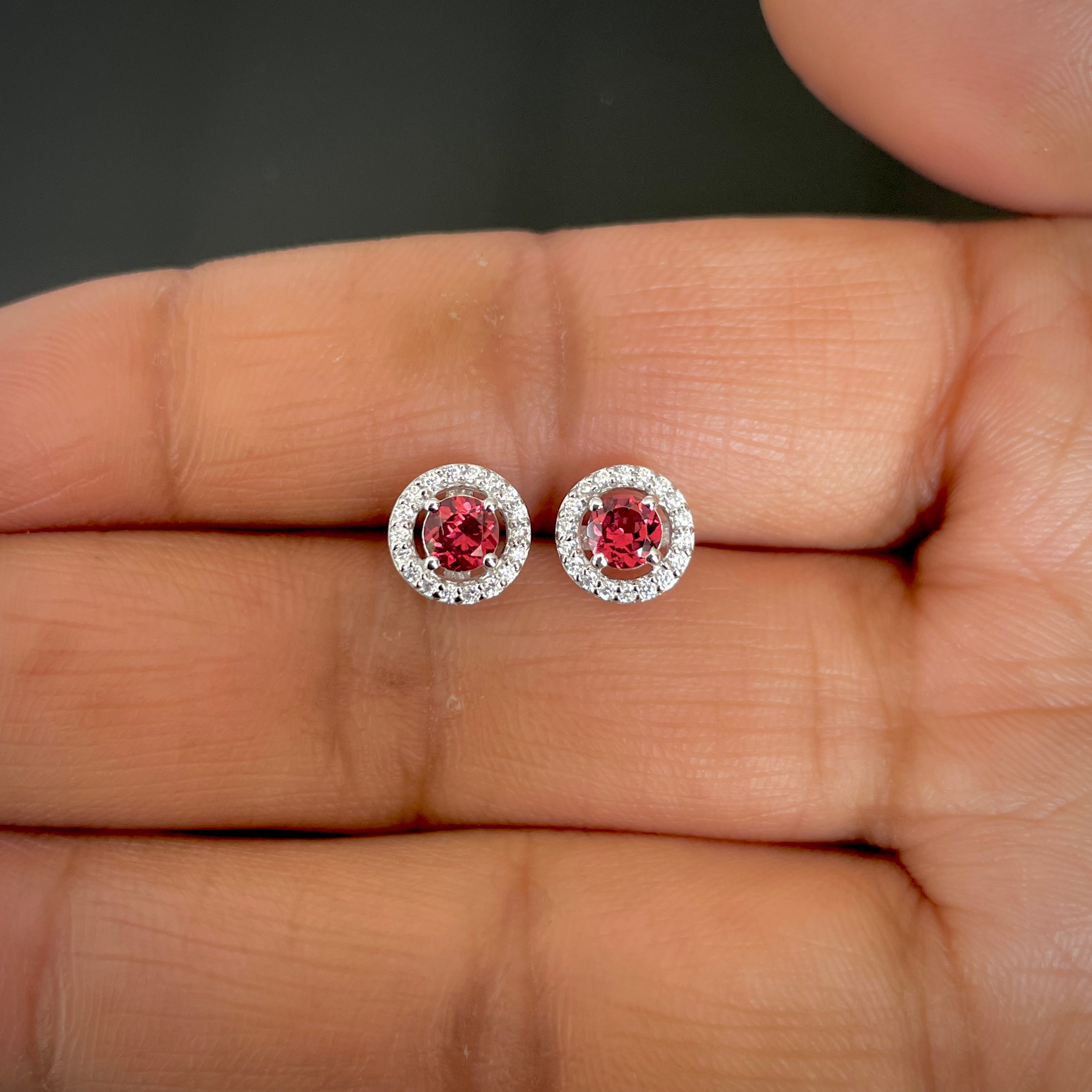 Garnet & White Topaz Stud Earring-(GAR-RDE-985.)