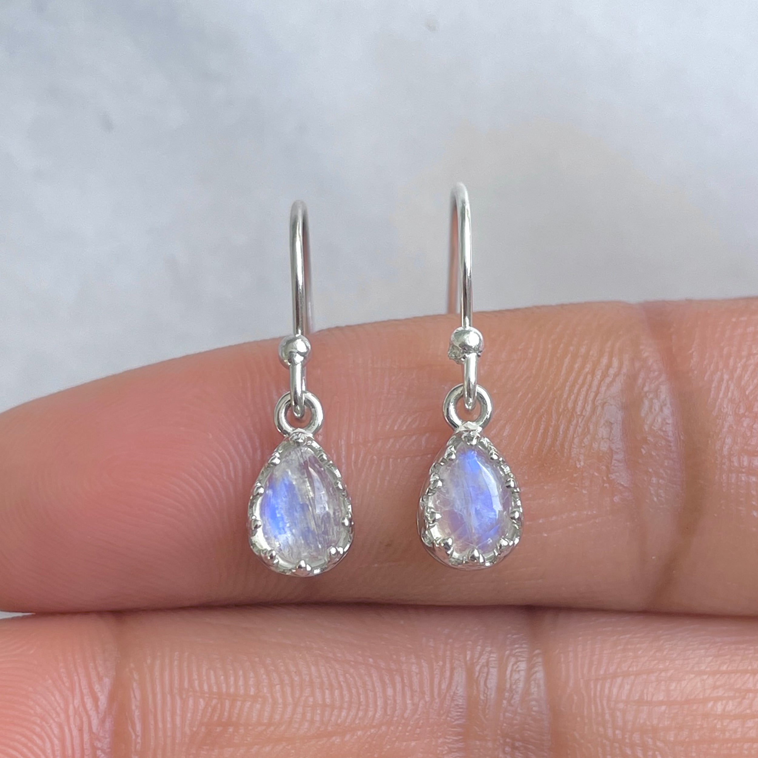 Moonstone Earring-(RBM-RDE-1006.)