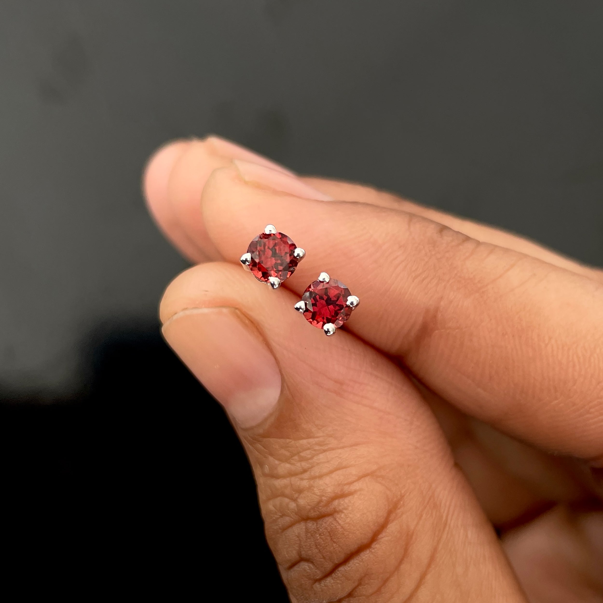 Garnet Stud Earring-(GAR-RDE-1023.)
