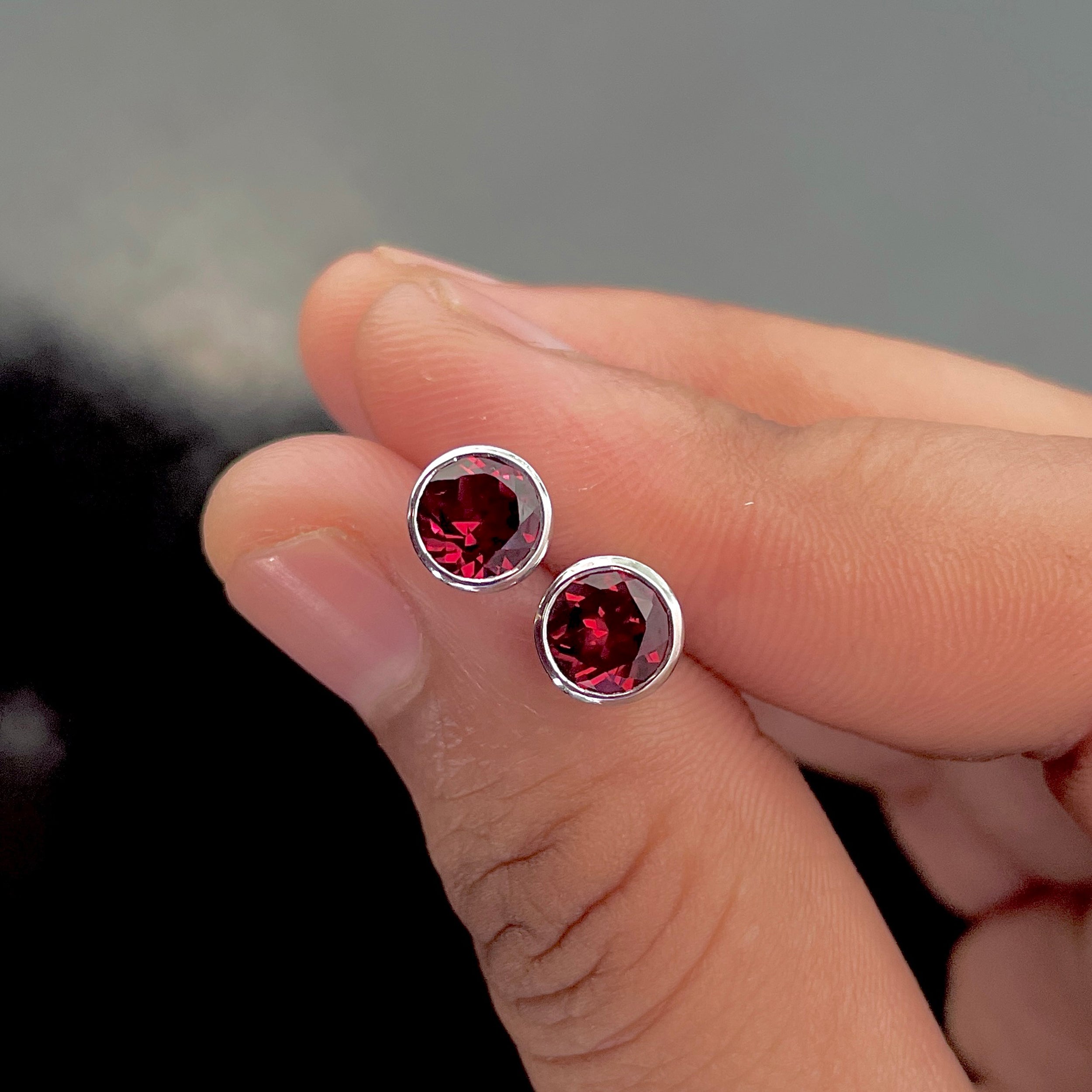 Garnet Stud Earring-(GAR-RDE-1426.)