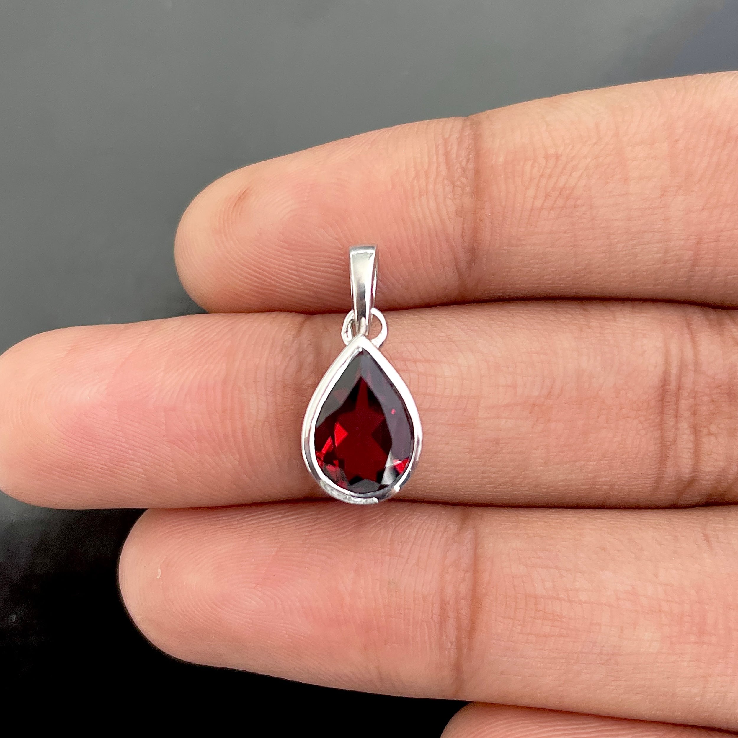 Garnet Pendant-(GAR-RDP-468.)